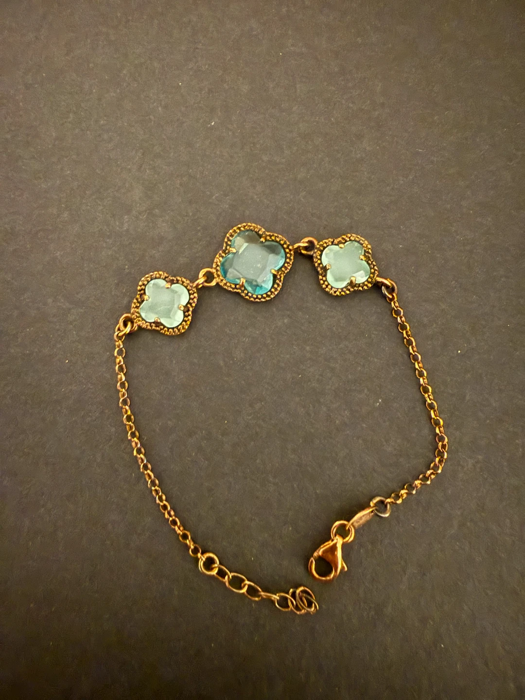 🏈Gold-tone bracelet with blue clover charms