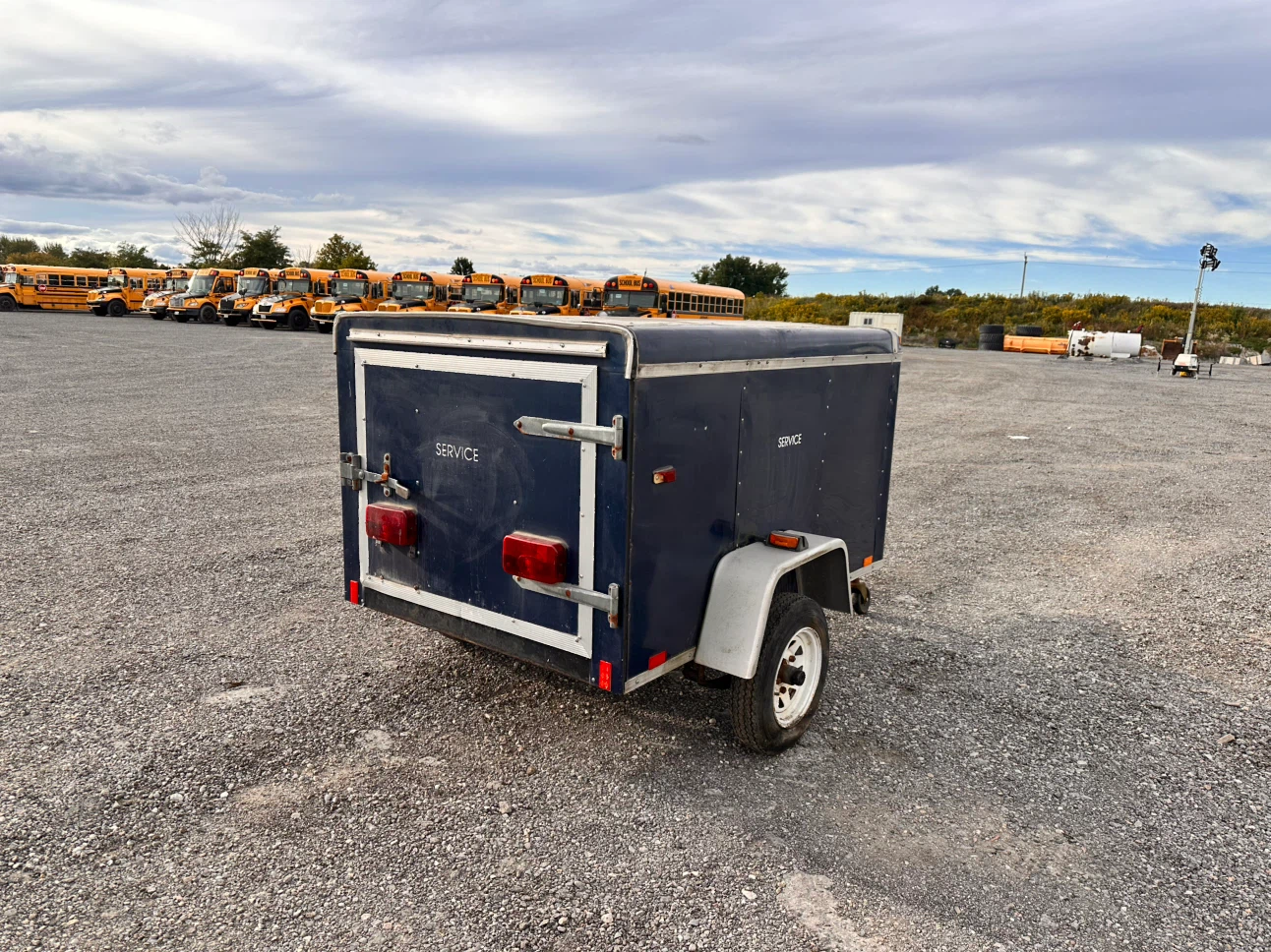 Enclosed trailer 6.4 ft L x 4.3ft W $2000 firm - photo 2