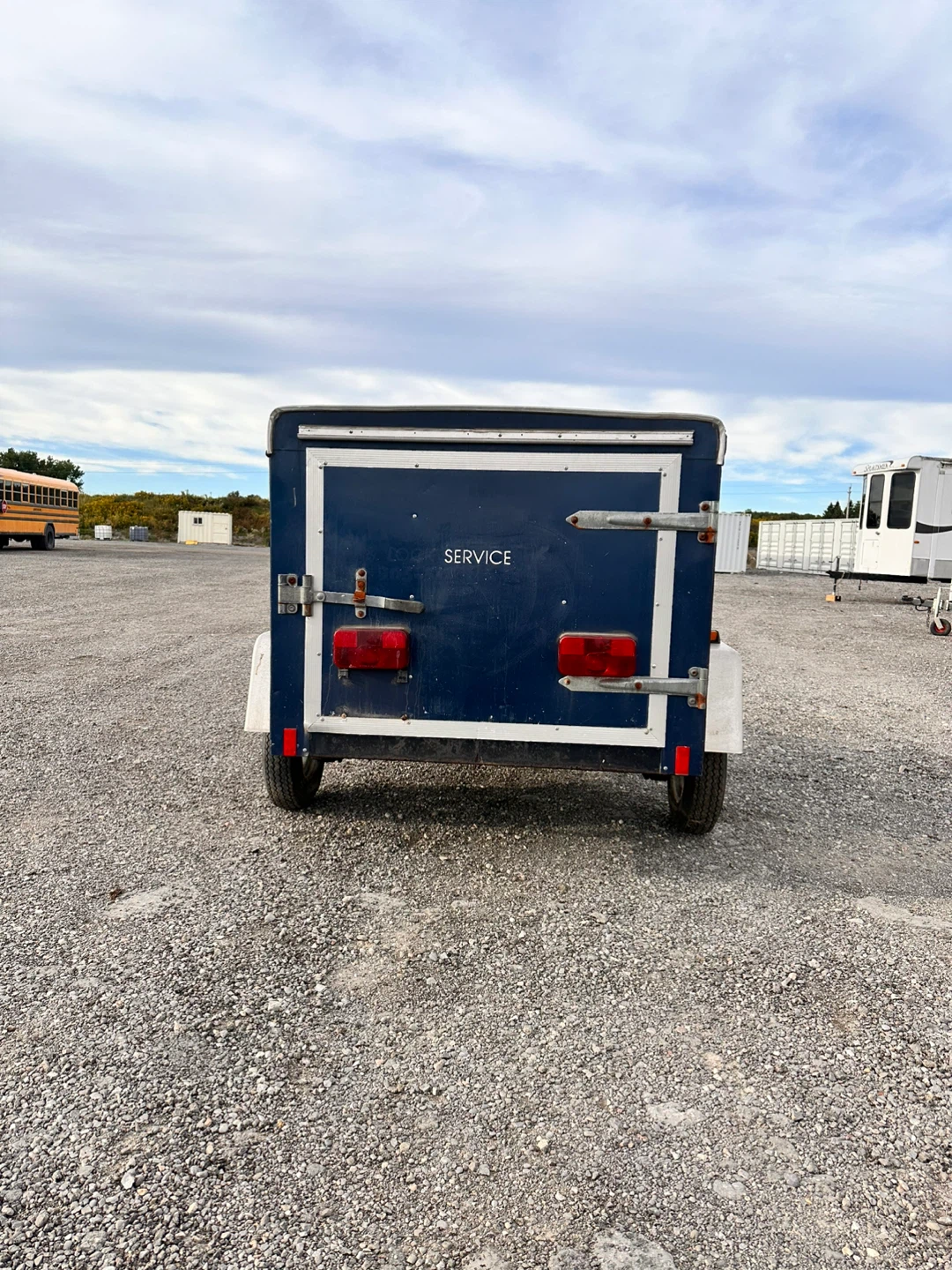 Enclosed trailer 6.4 ft L x 4.3ft W $2000 firm - photo 4