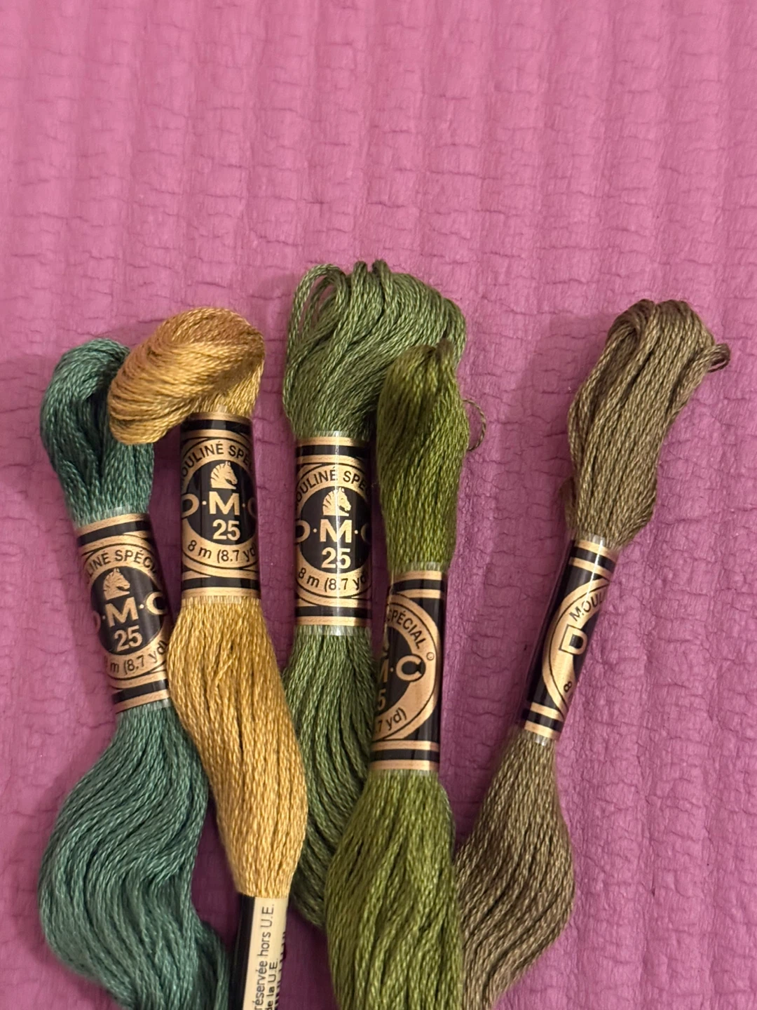 NEW✨🏈Set of 5 green DMC Embroidery Floss Skeins