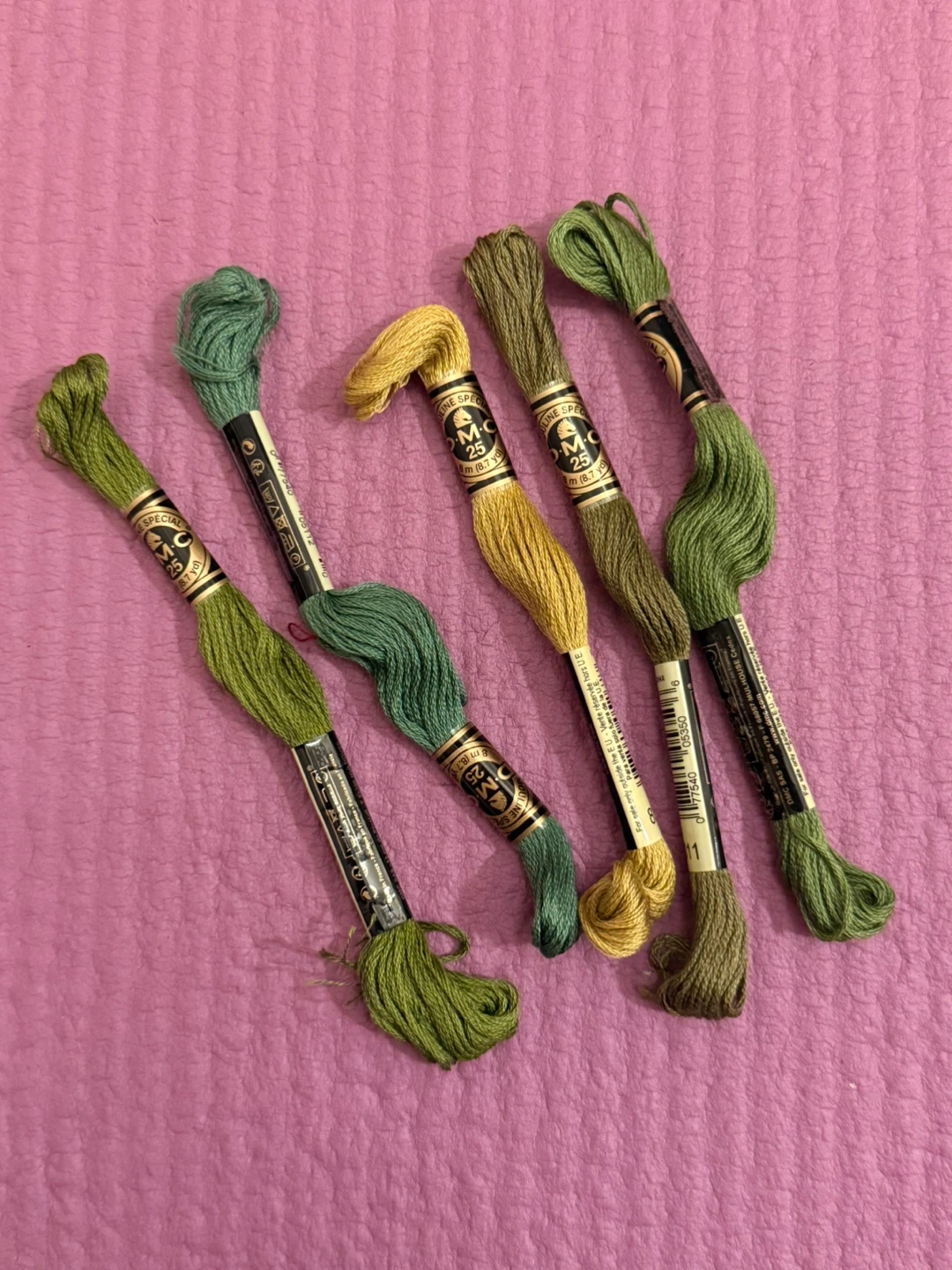 NEW✨🏈Set of 5 green DMC Embroidery Floss Skeins - photo 2