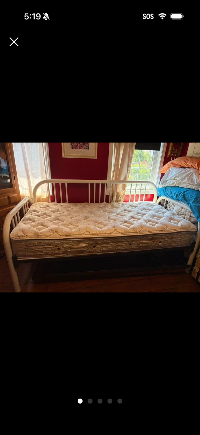 White Metal Daybed  🏈