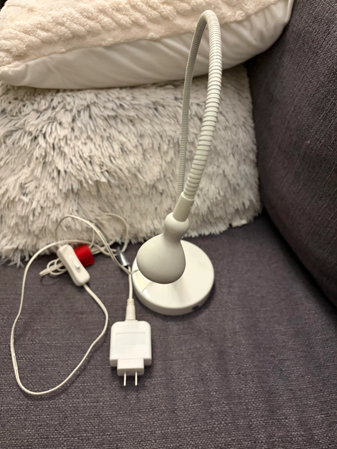 White flexible neck LED desk lamp - photo 3