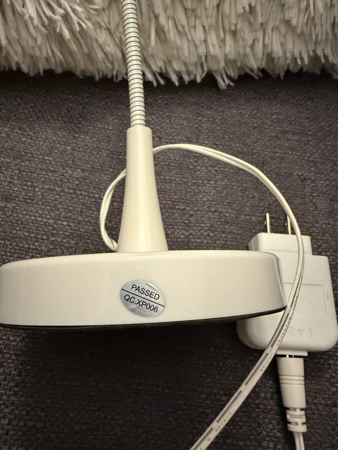 White flexible neck LED desk lamp - photo 4