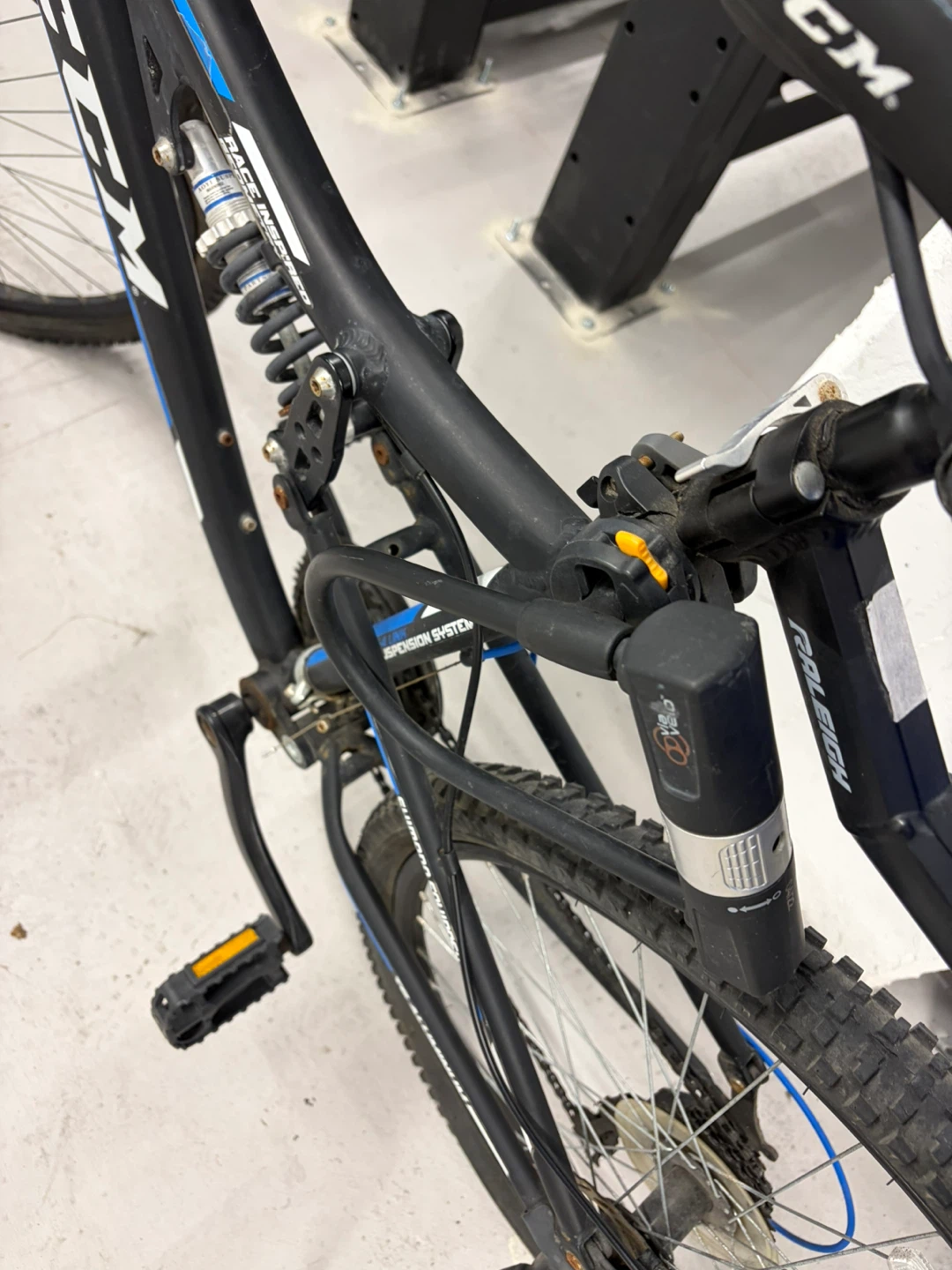 CCM Mountain Bike - photo 5