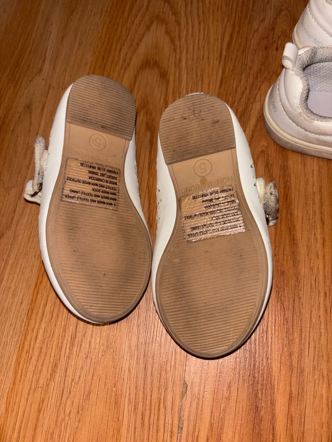 Cat & Jack Toddler Girl Flats White Size 5 - photo 2