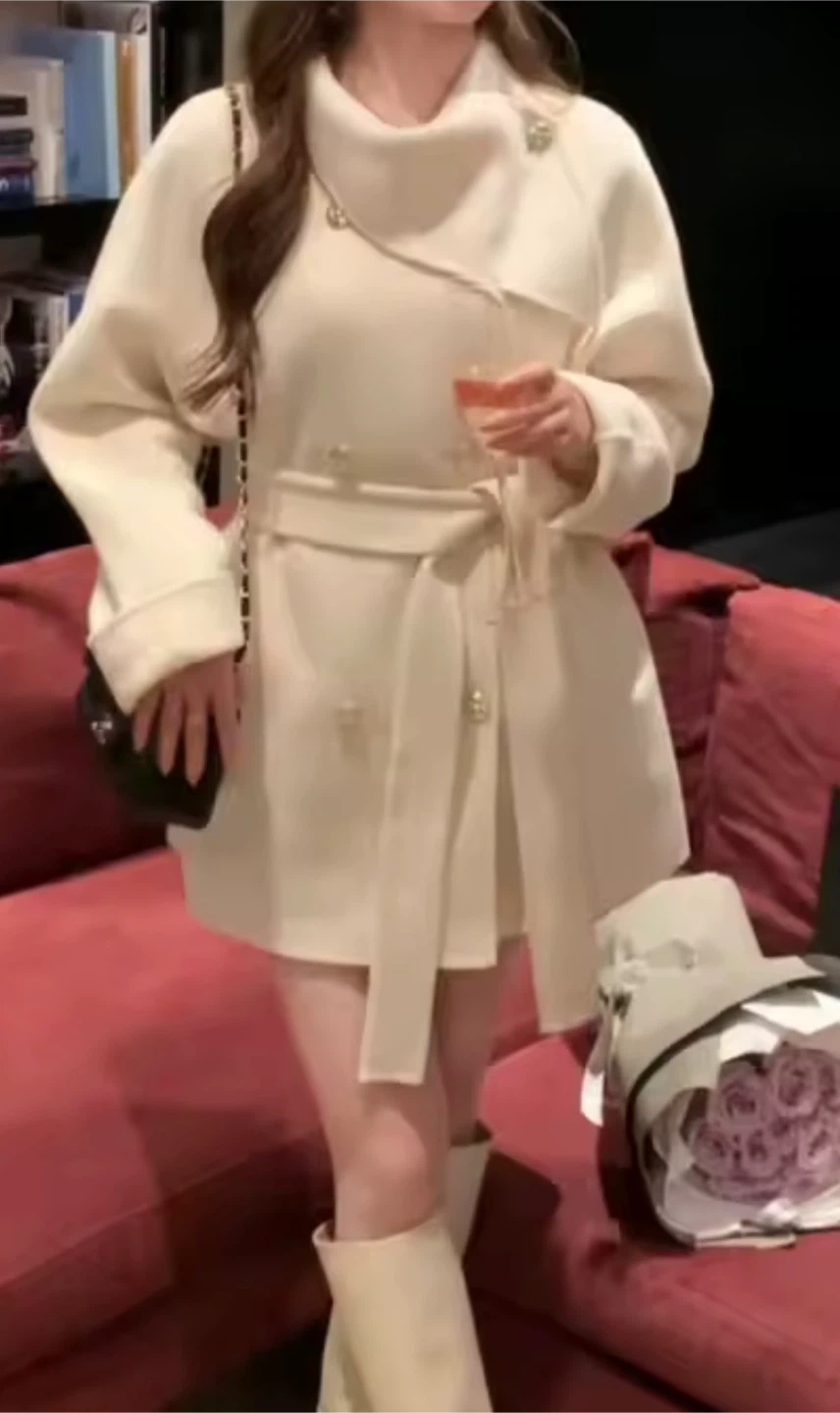 Cream coat 🤍💛