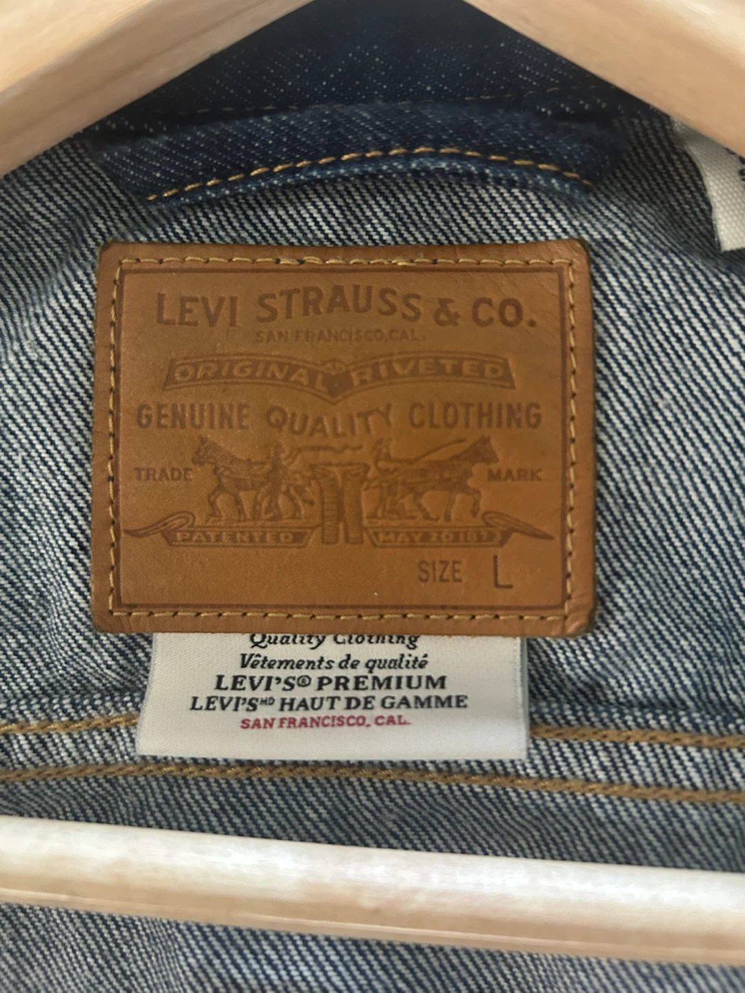 Women’s Levi's Premium Denim Jacket - Size Large - photo 3