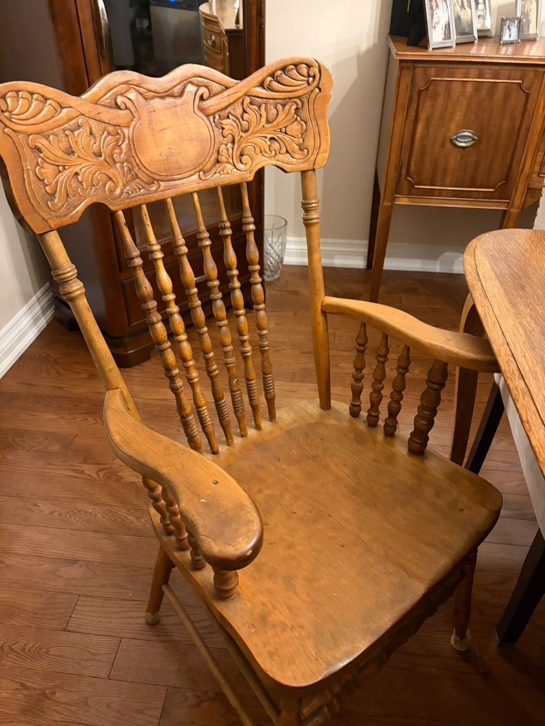 Dinning table and chairs - photo 4