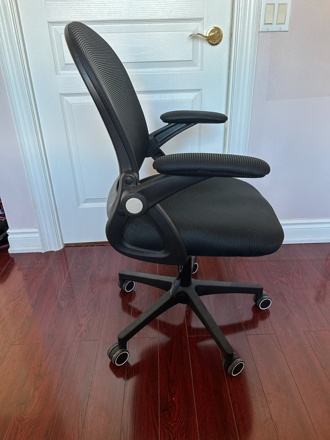 Black mesh office chair - photo 2