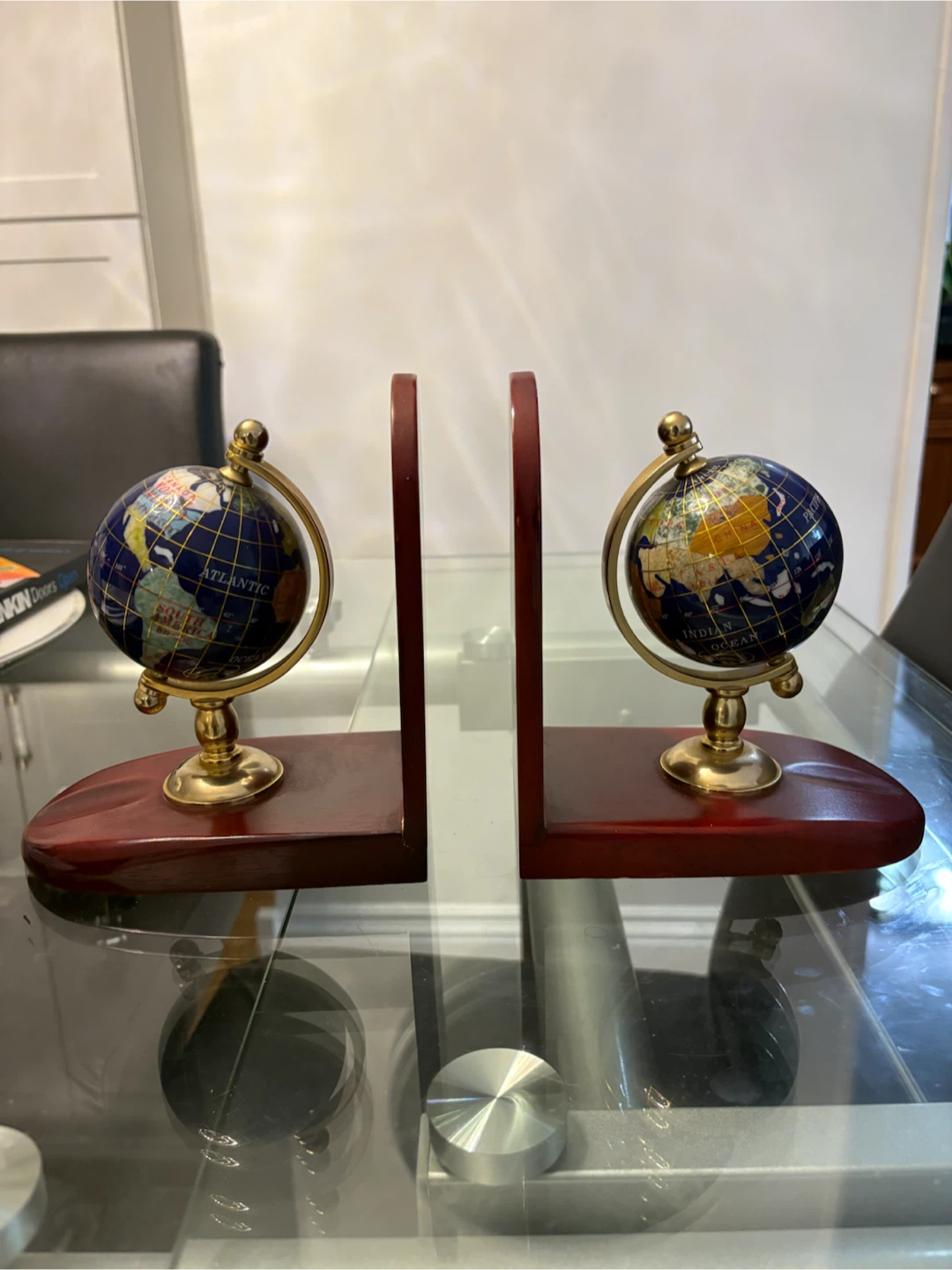 Vintage Globe Bookends – Mahogany Wood & Brass-Tone Set - photo 3