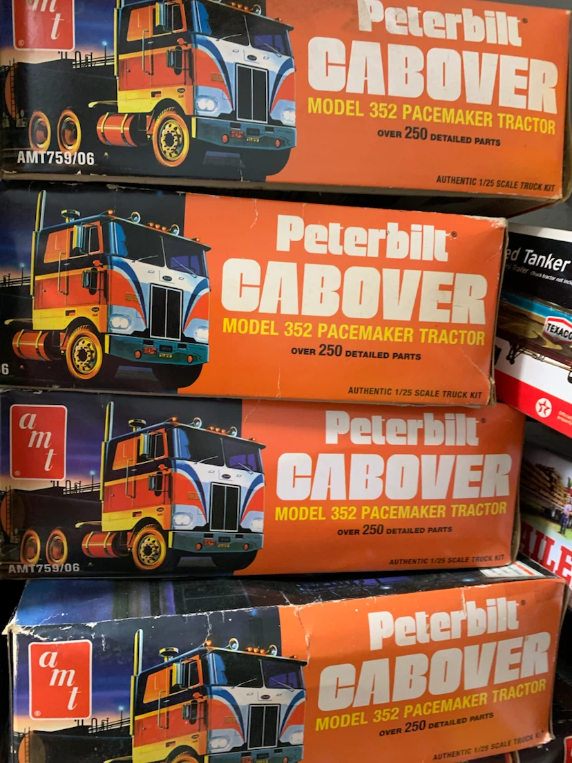 AMT Peterbilt Cabover Model 352 Pacemaker Truck Kit