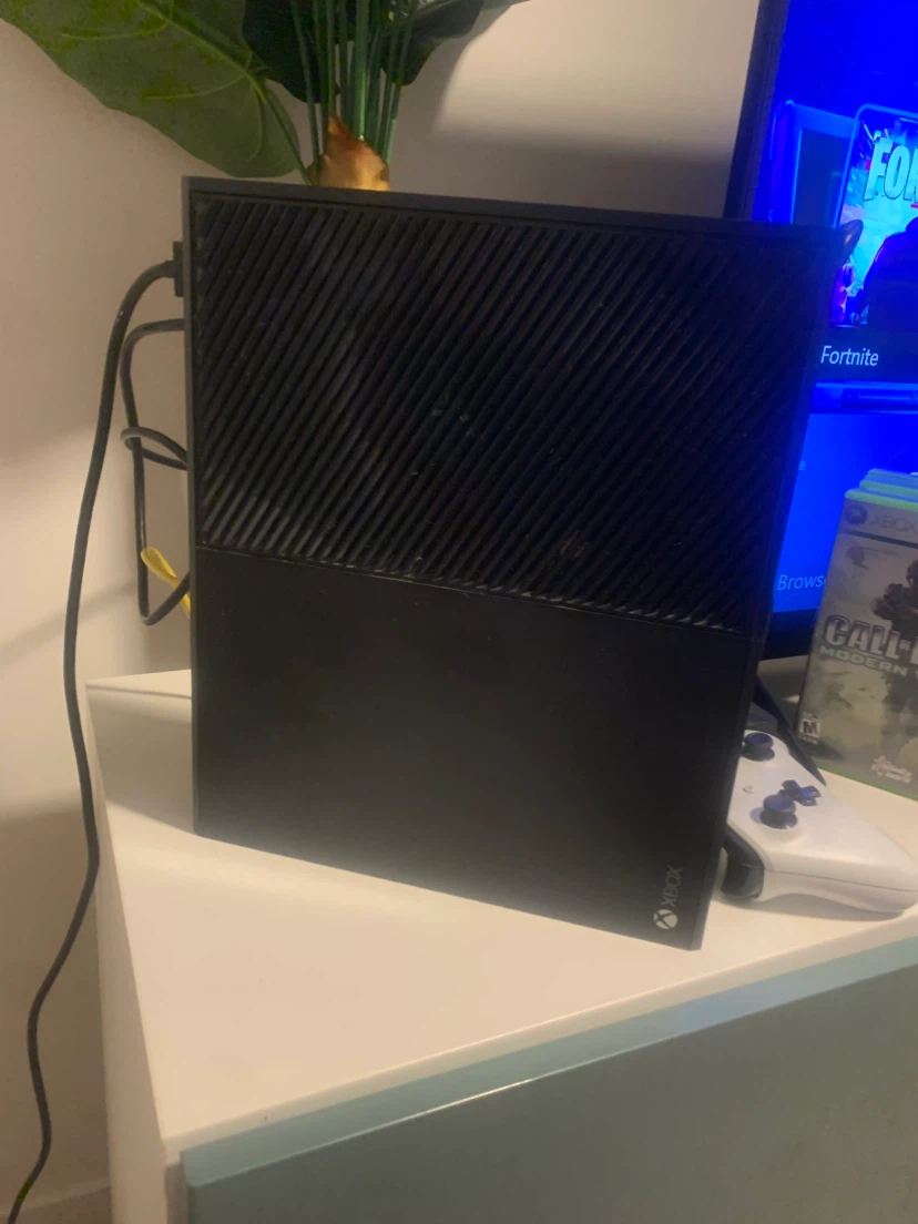 Xbox One Console with Controller - photo 2