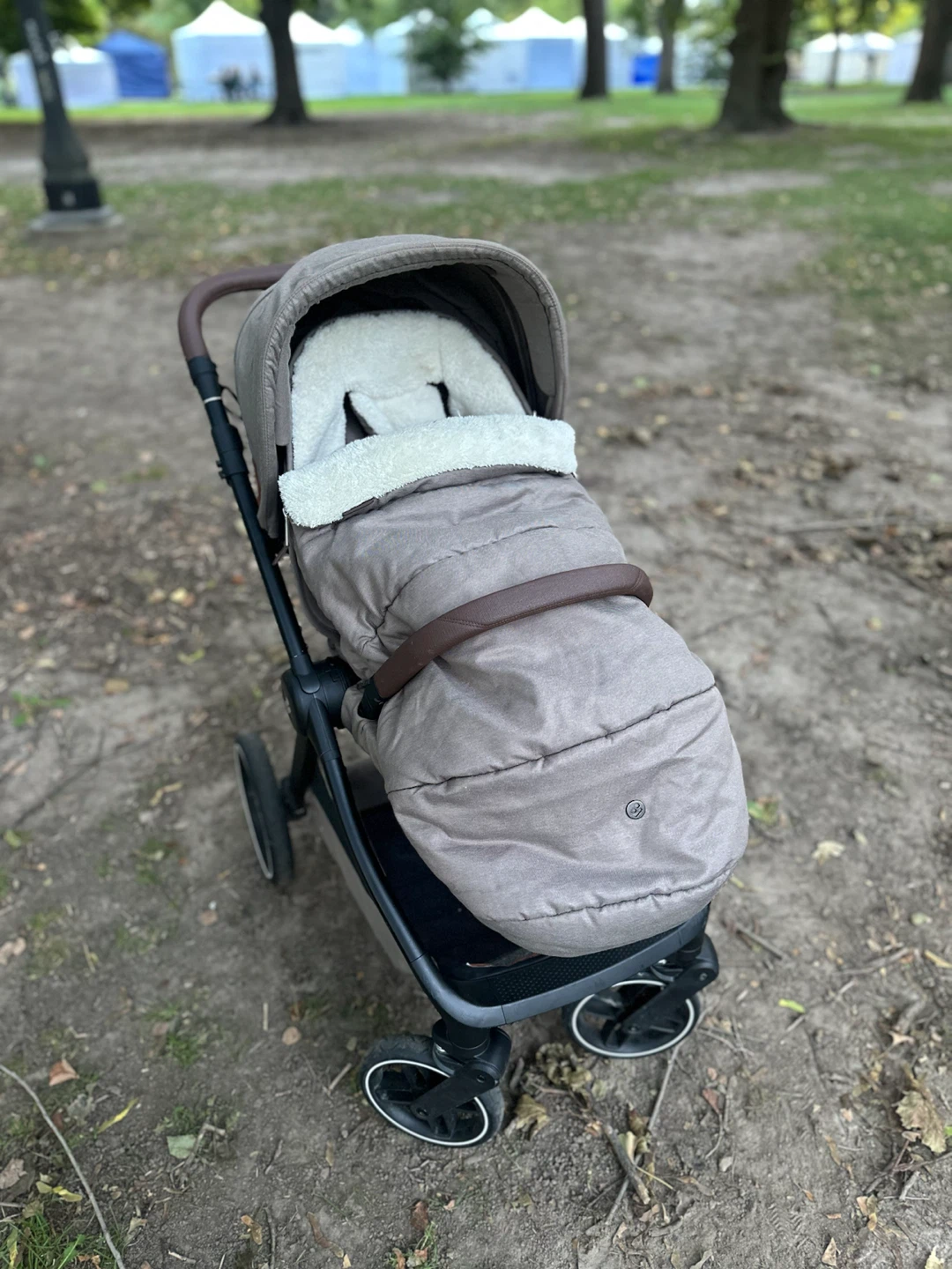 Maxi-Cosi Oxford  “Twillic Truffle” (Includes Footmuff) - photo 2