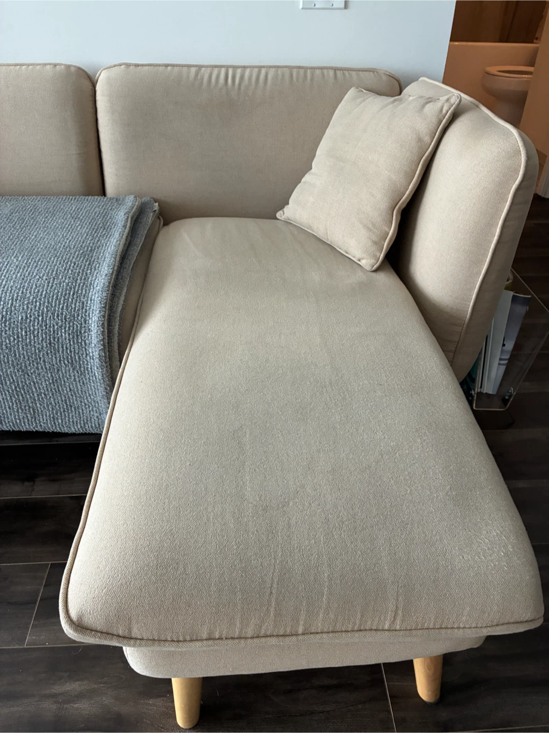 MOVING SALE 🌟 Beige Sofa with Chaise - photo 3
