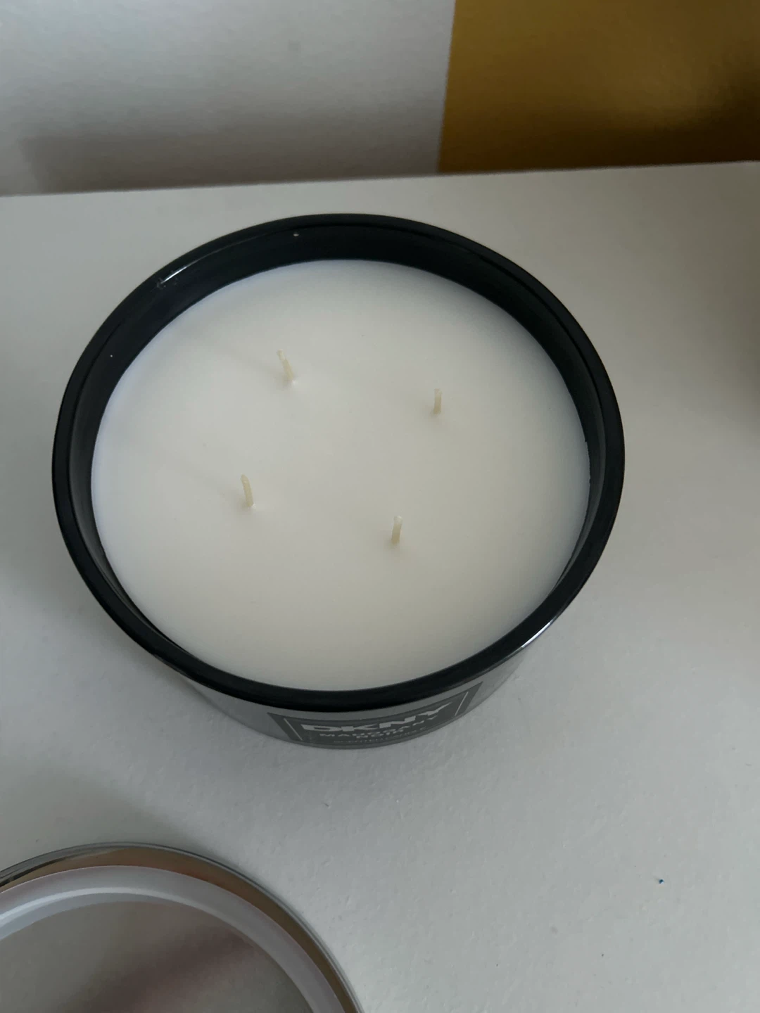 DKNY Mahogany Noir Scented Candle 🏈 - photo 2
