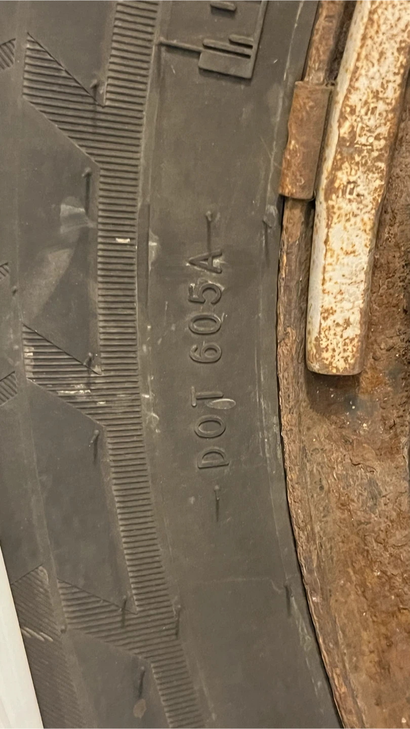 🏈 Winter tires on rims SUV Tires 235/70R16 - photo 5