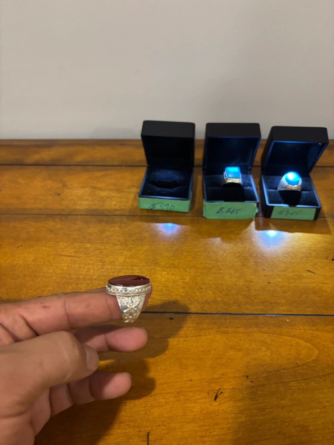 Three gemstone rings in individual boxes - photo 5