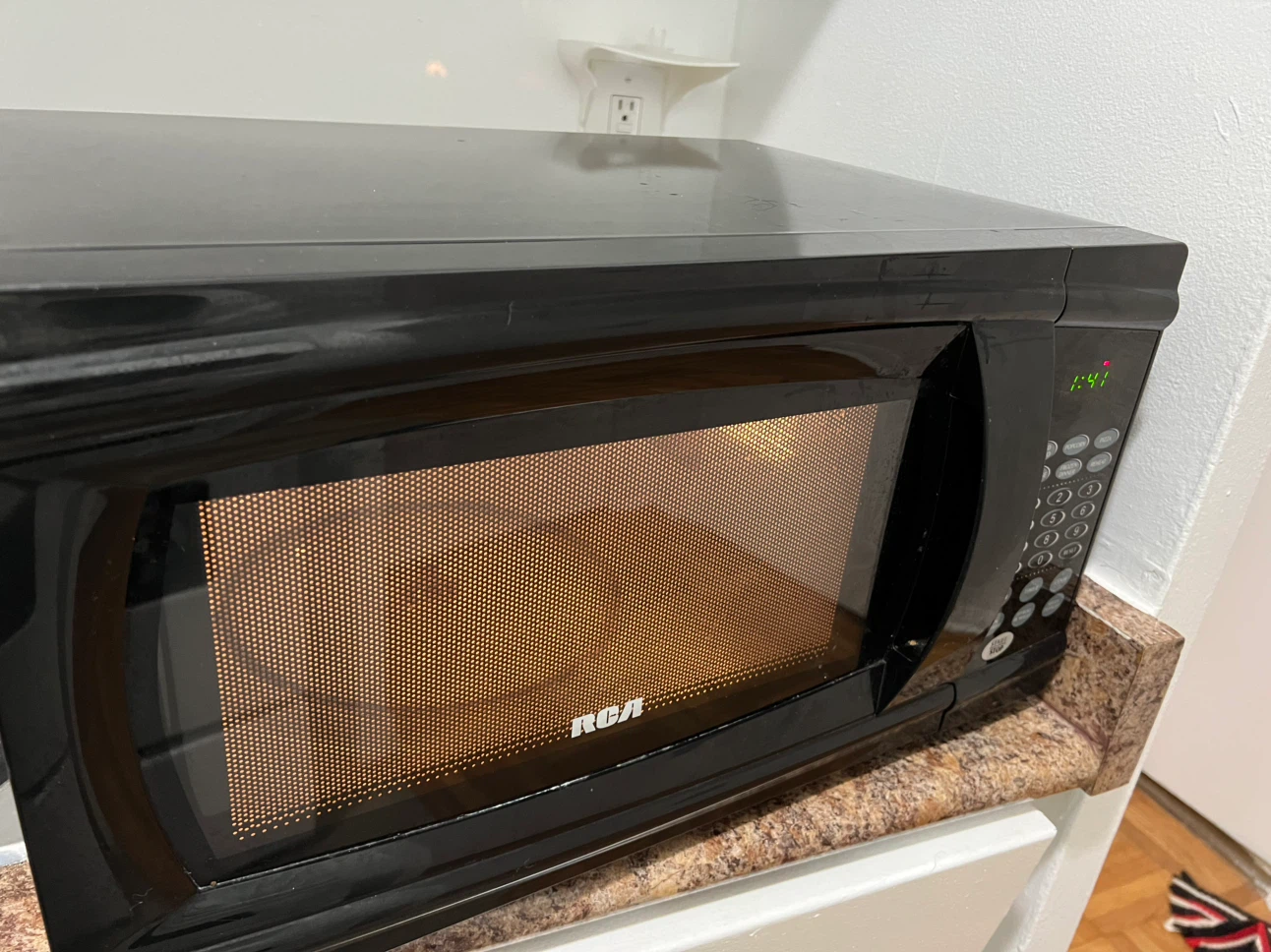 (OBO) Moving Sale - Microwave Oven - Must Go Now