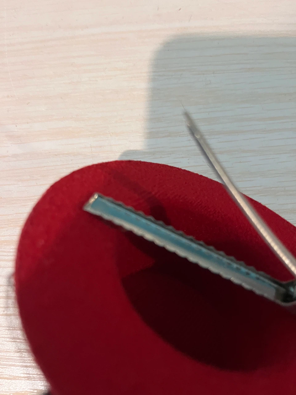 Red Mini Hat Hair Clip with Veil and Pearls - photo 4