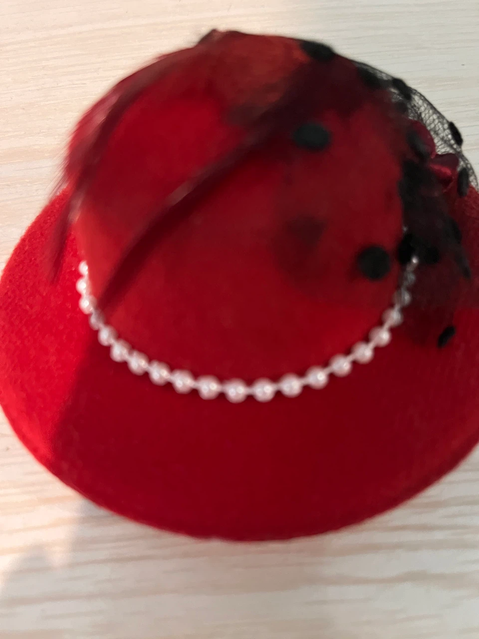 Red Mini Hat Hair Clip with Veil and Pearls - photo 5