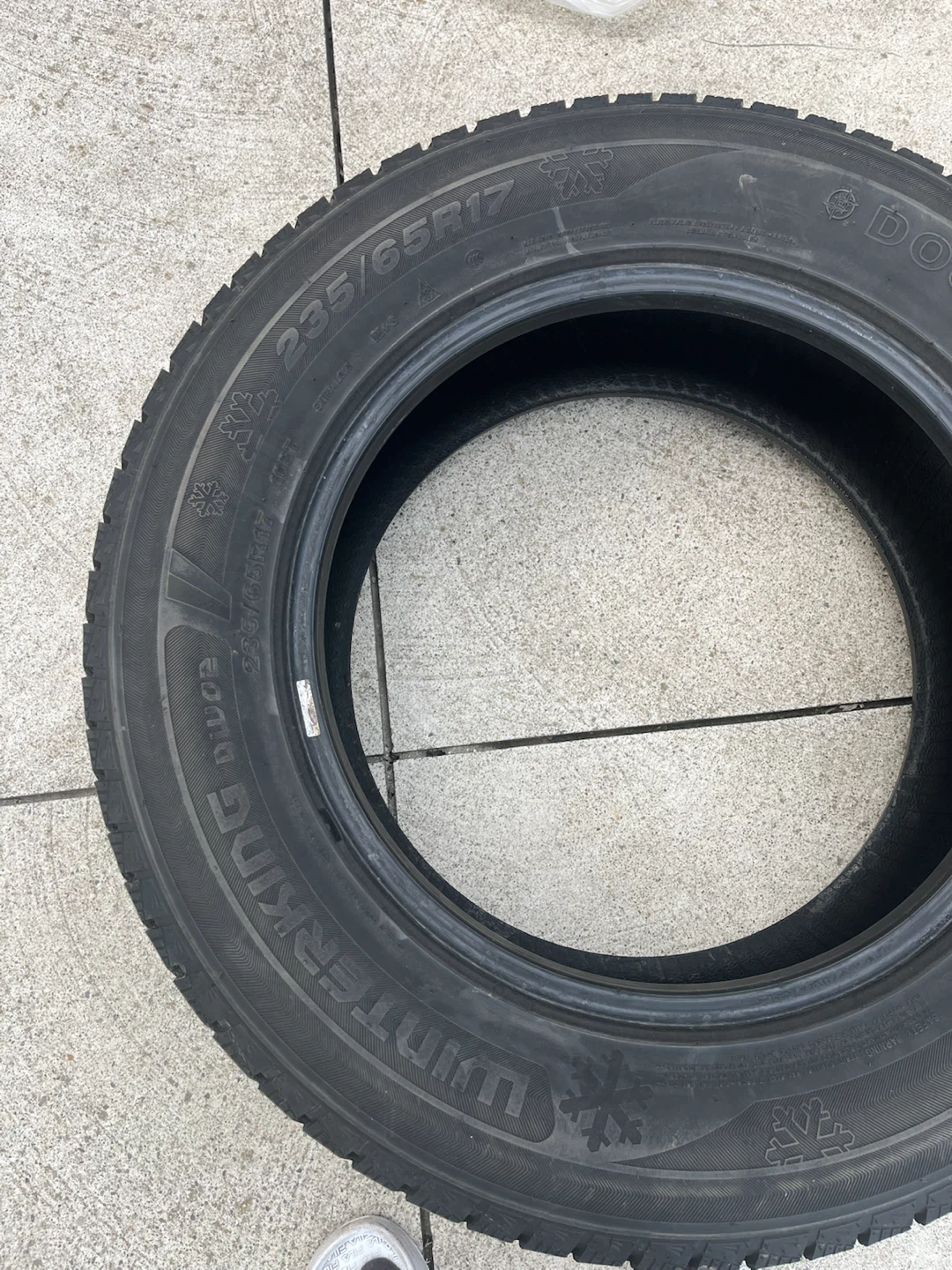 Winter tyres size 235/65/17 and make is winter king - photo 2