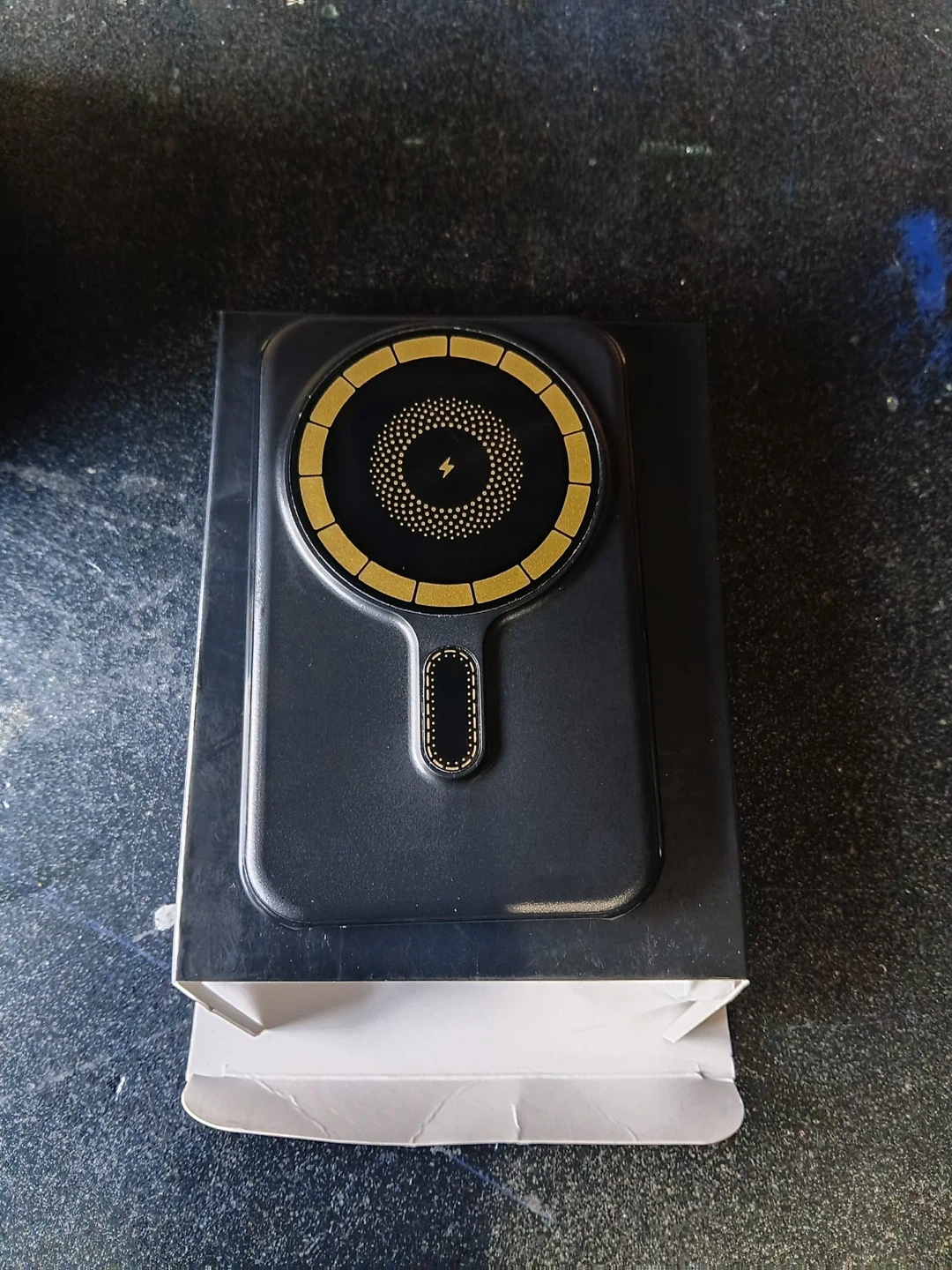 Magnetic Wireless Power Bank