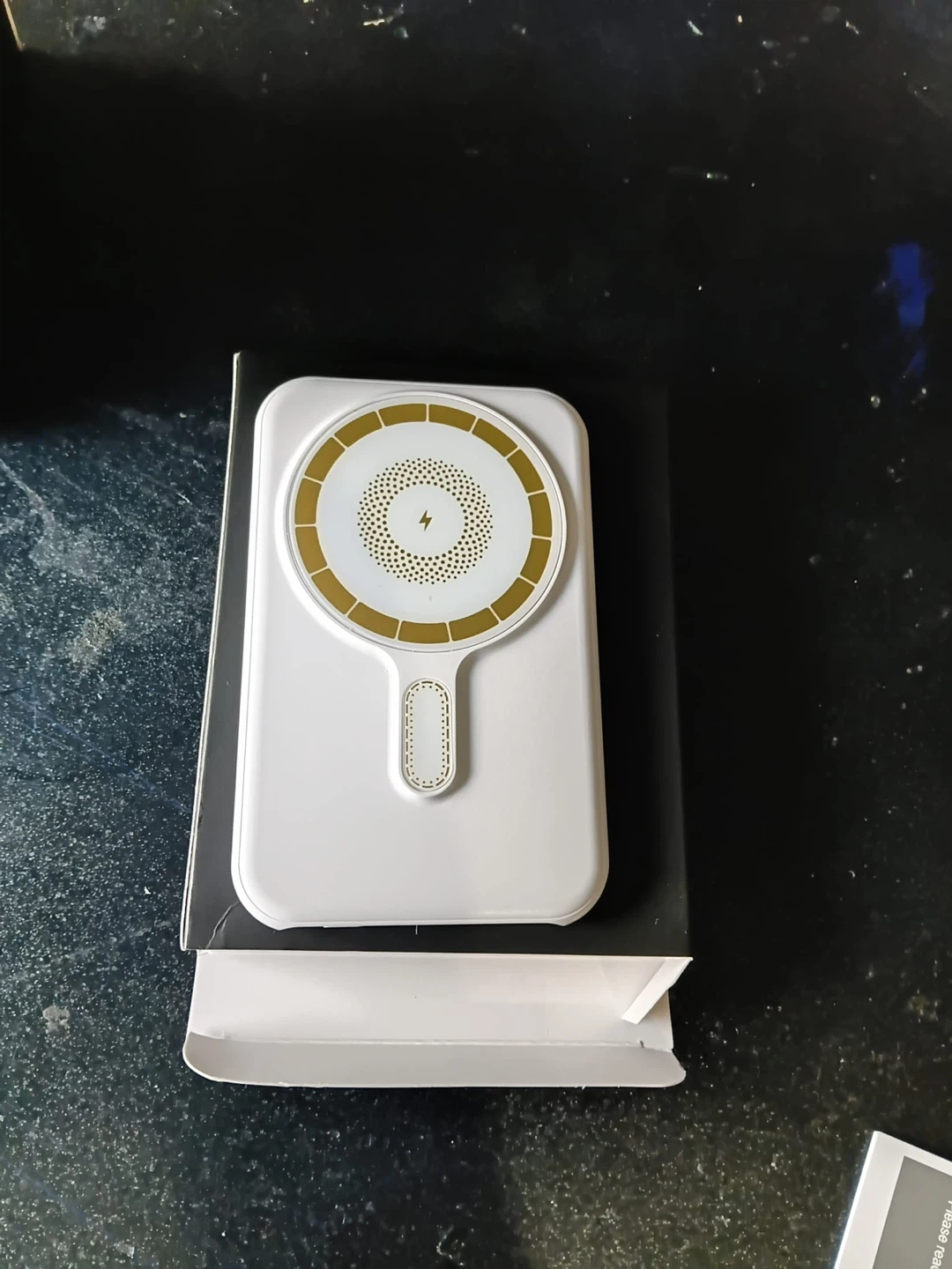 Magnetic Wireless Power Bank - photo 3