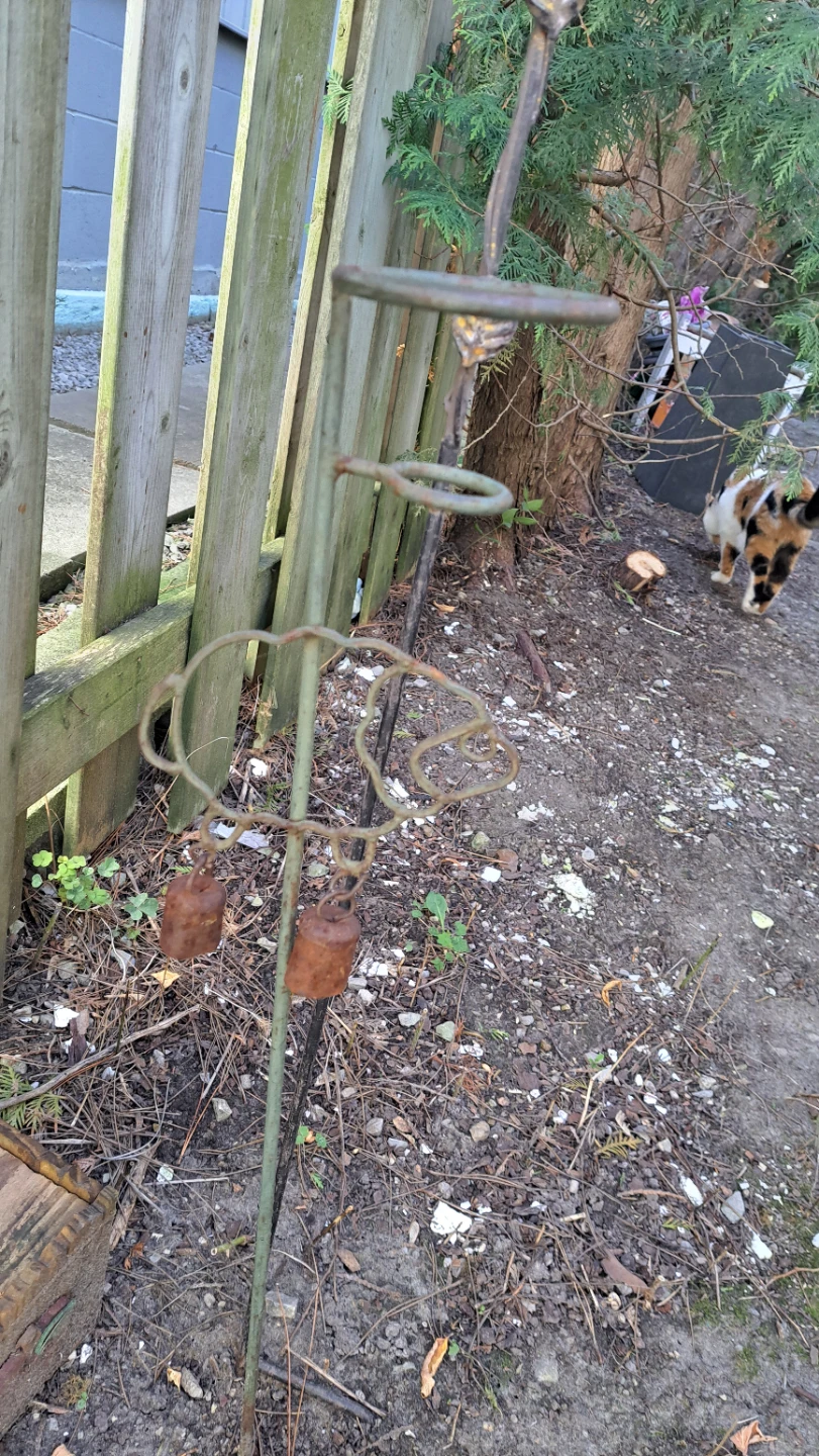 Set of two decorative metal garden stakes - photo 2