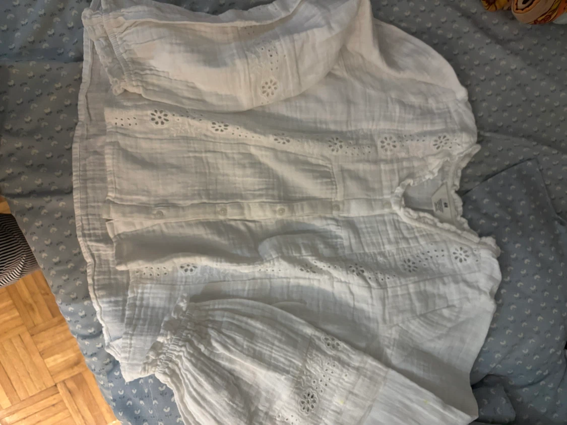 🏈H&M White Eyelet Blouse