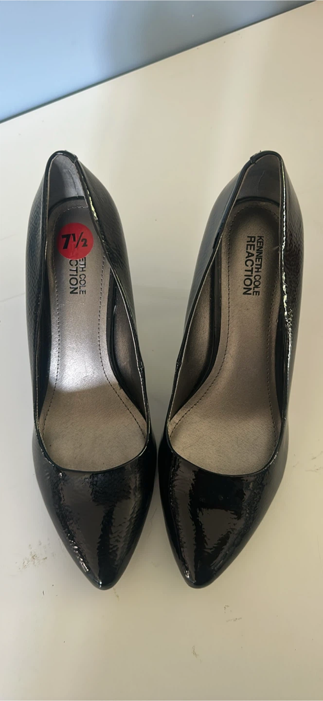 Kenneth Cole Reaction Black Heels Size 7.5