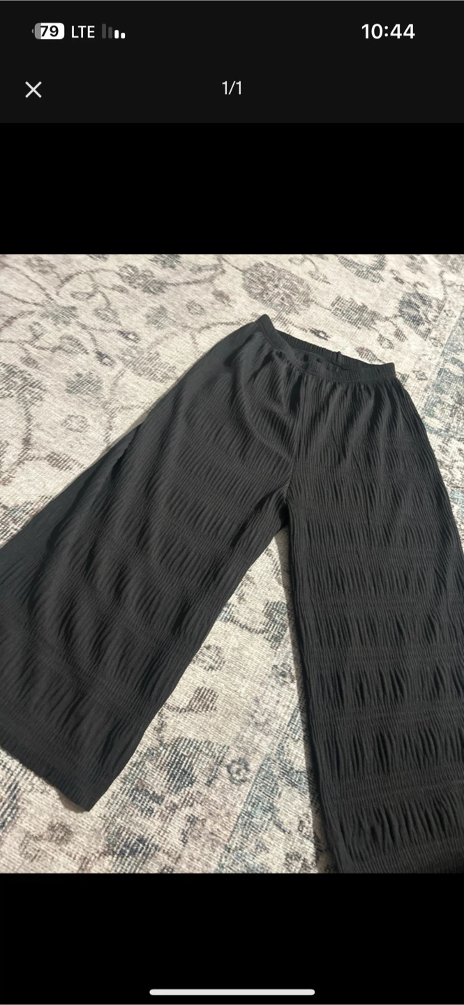 Women's Black Pleated Wide-Leg Pants