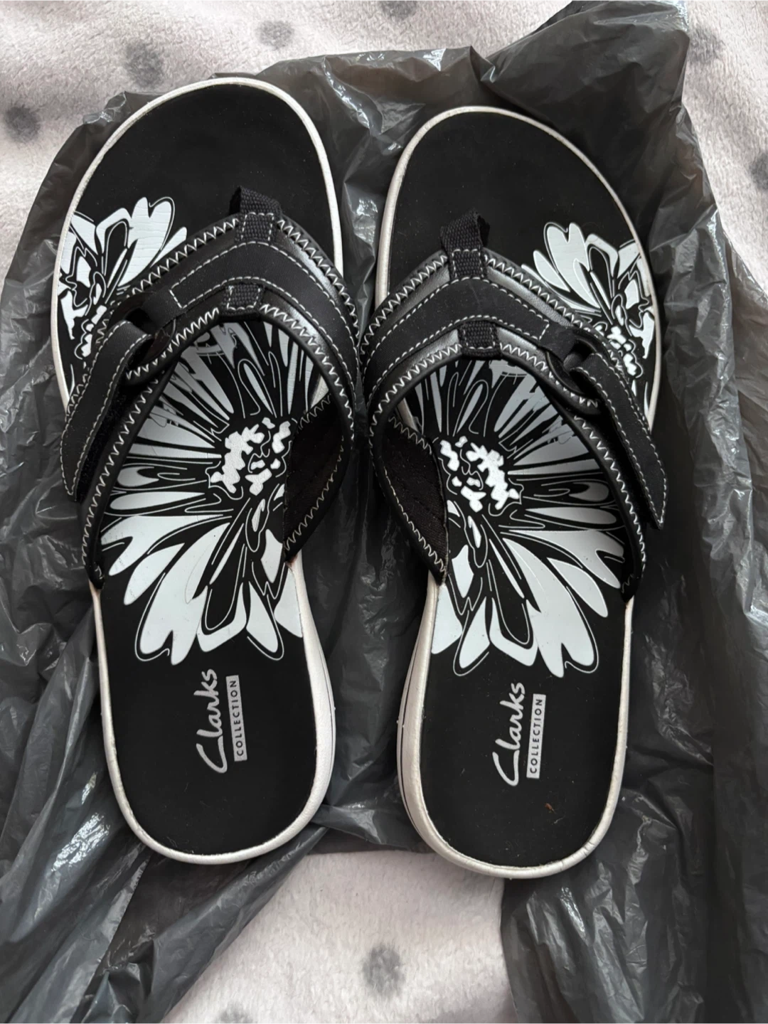 Clarks Women's Floral Flip Flops Black Size 8