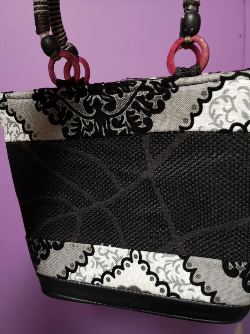 Black and white patterned handbag with beaded detail - photo 2