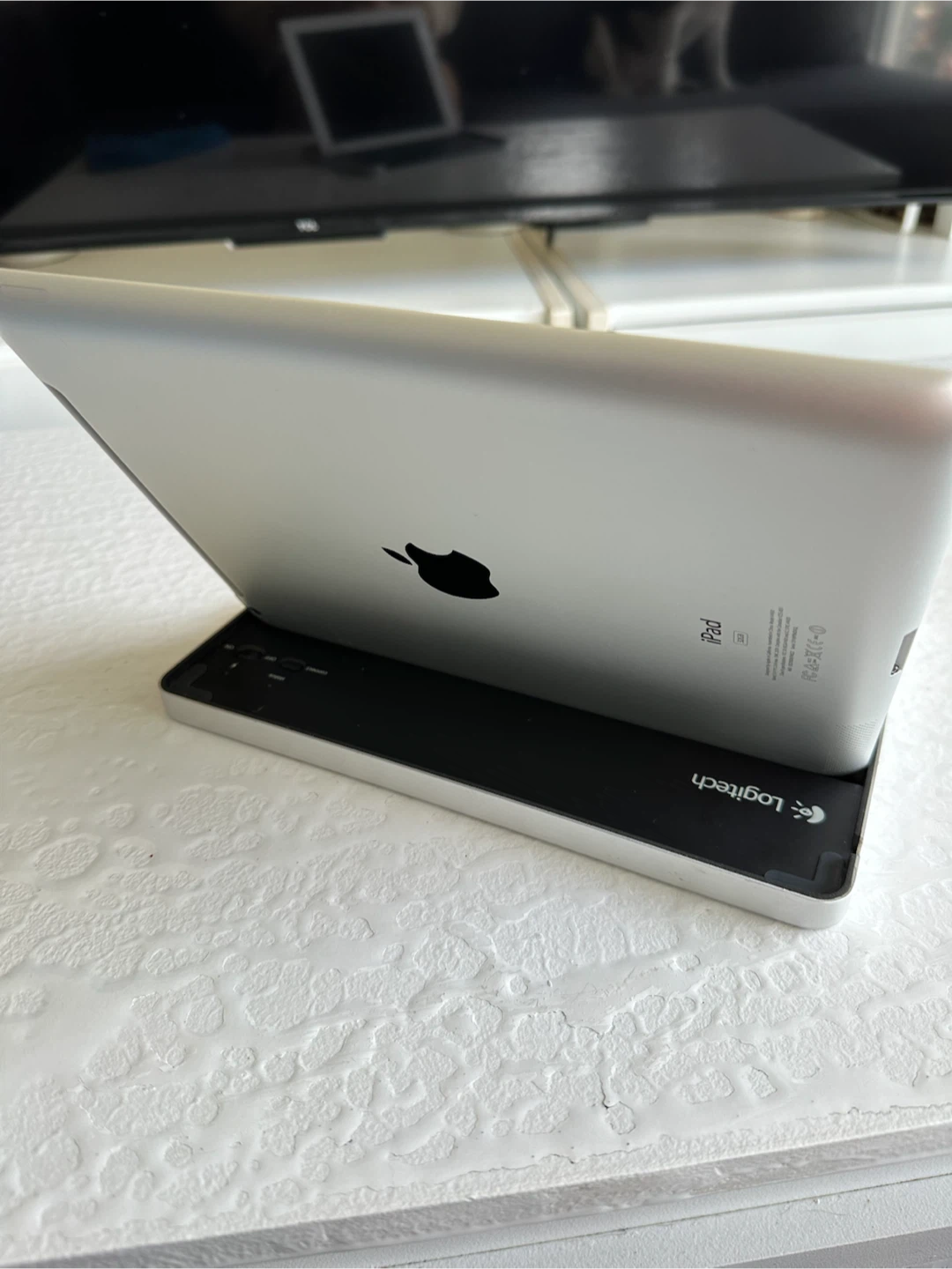 Apple iPad with Logitech Keyboard Case - photo 5