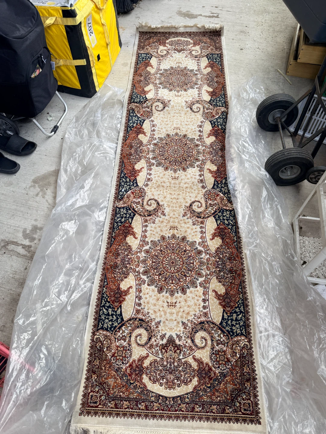 Traditional Persian-style runner rug - photo 2