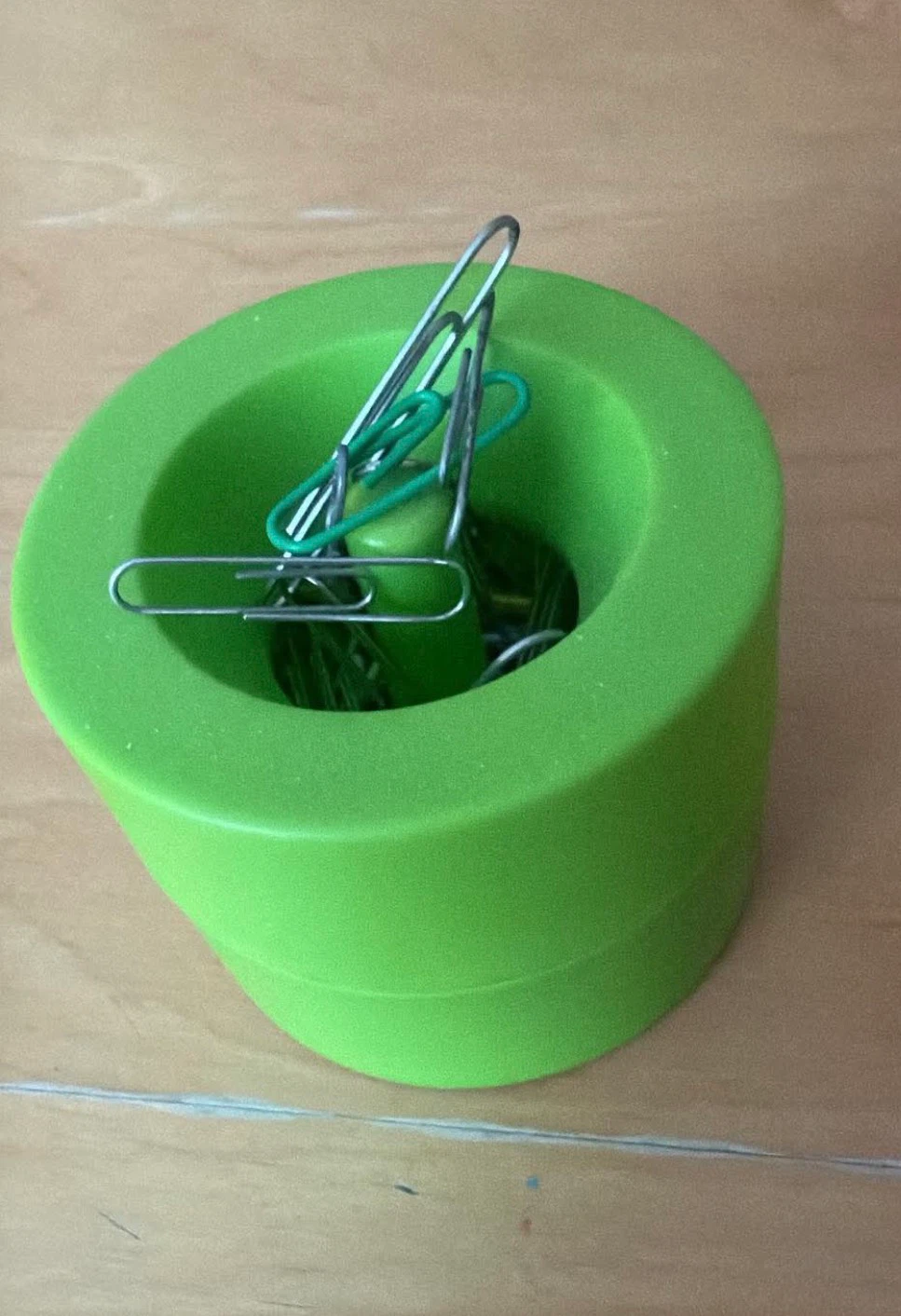 🏈Green Magnetic Paperclip Holder
