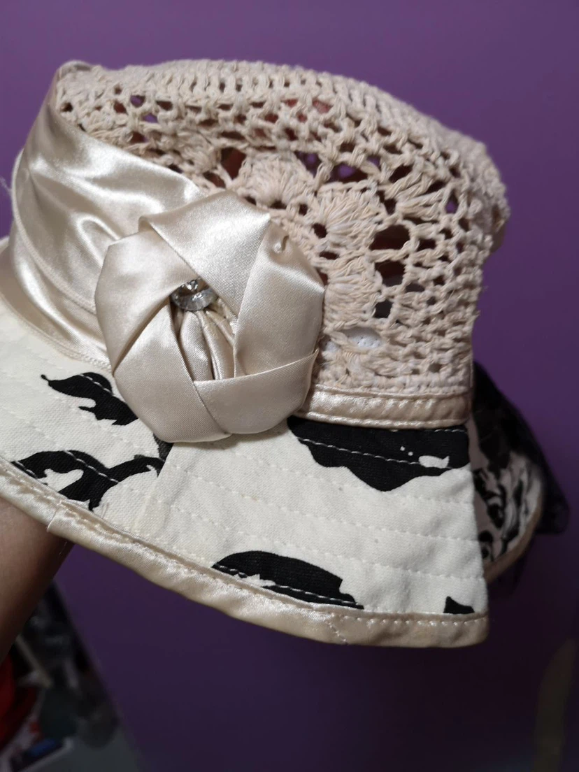 Vintage-style crochet and floral bucket hat - photo 3
