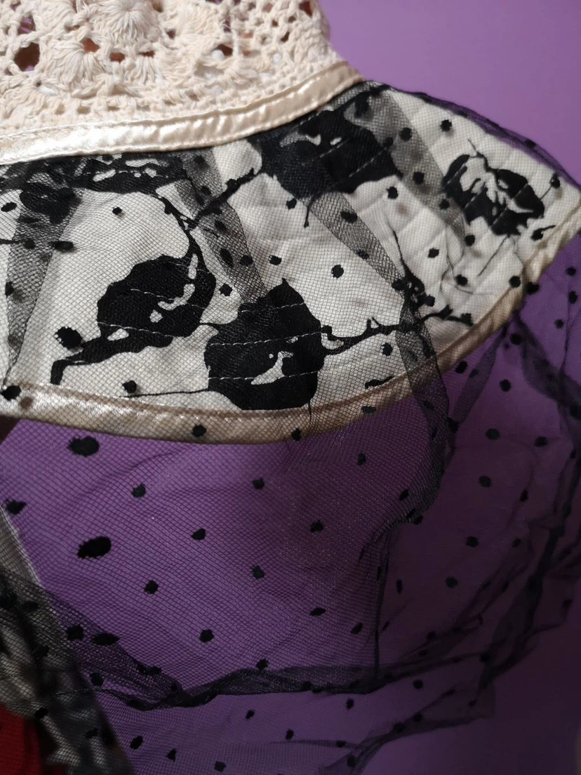 Vintage-style crochet and floral bucket hat - photo 4