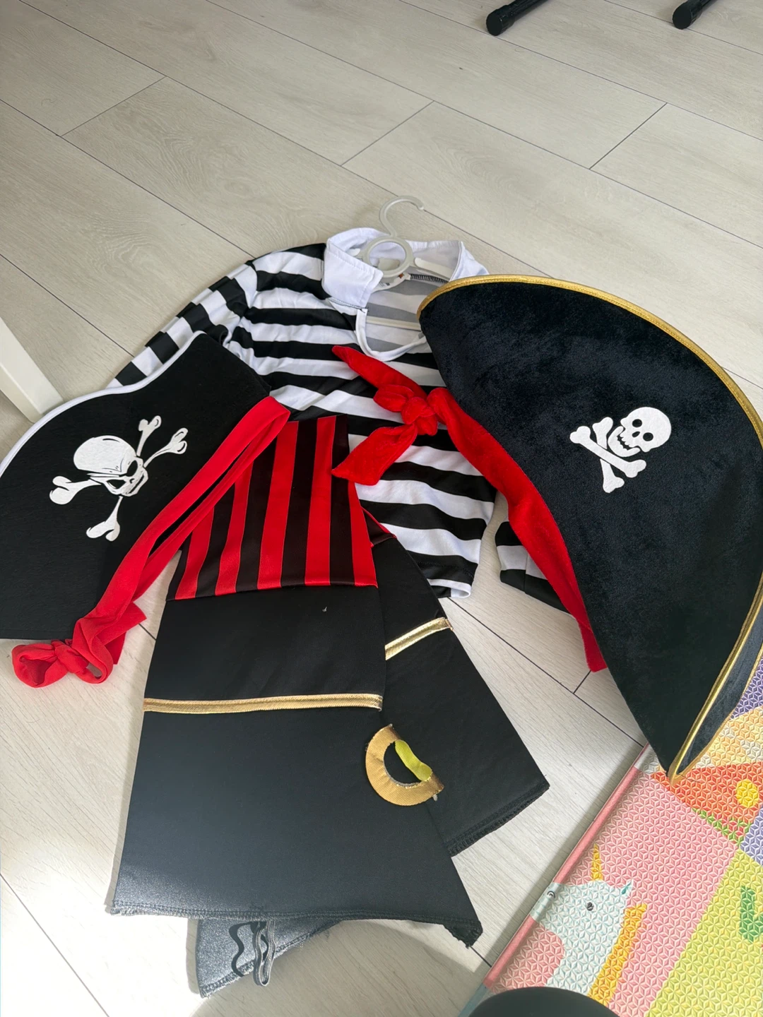 Kids Pirate Costume Set