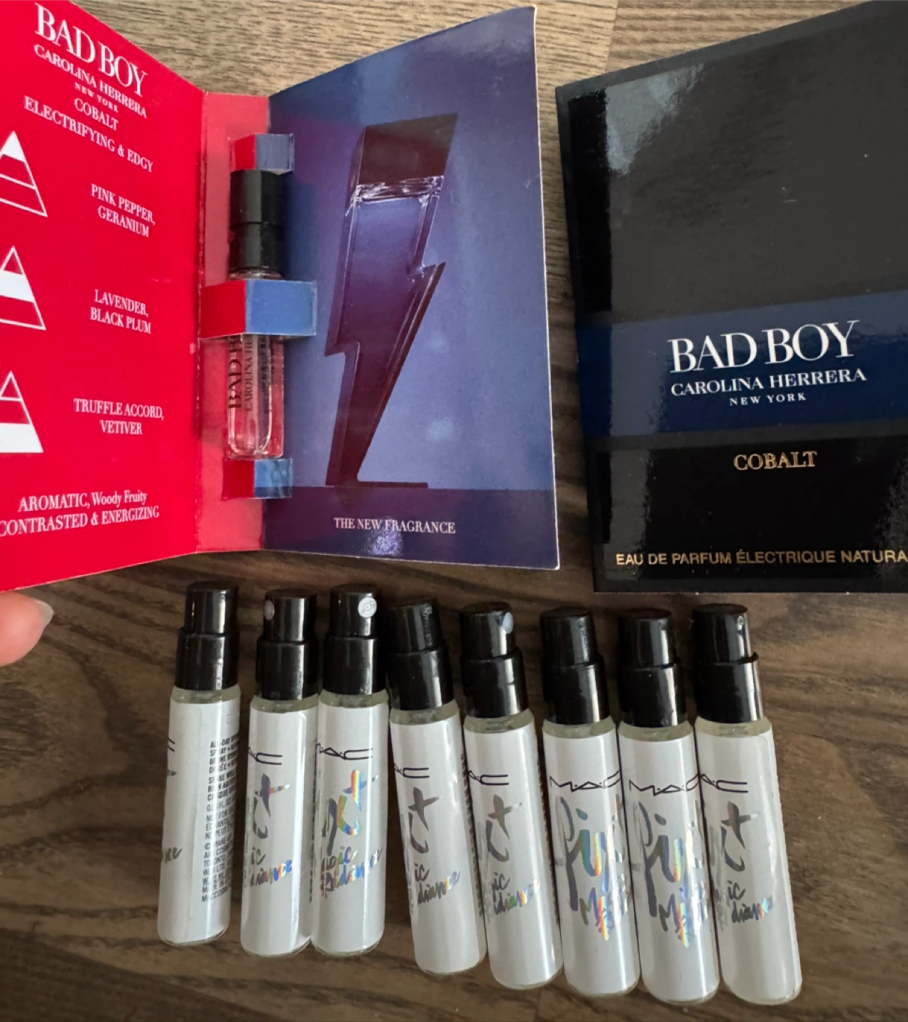 Bundle MAC Prep + Prime & Carolina Herrera Bad Boy Sample Lot - photo 3
