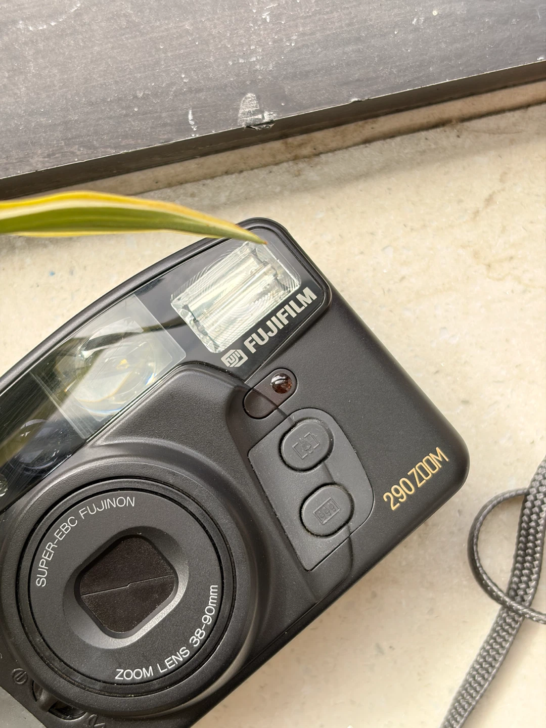 Fujifilm Discovery 290 Zoom Date 35mm Camera - photo 3