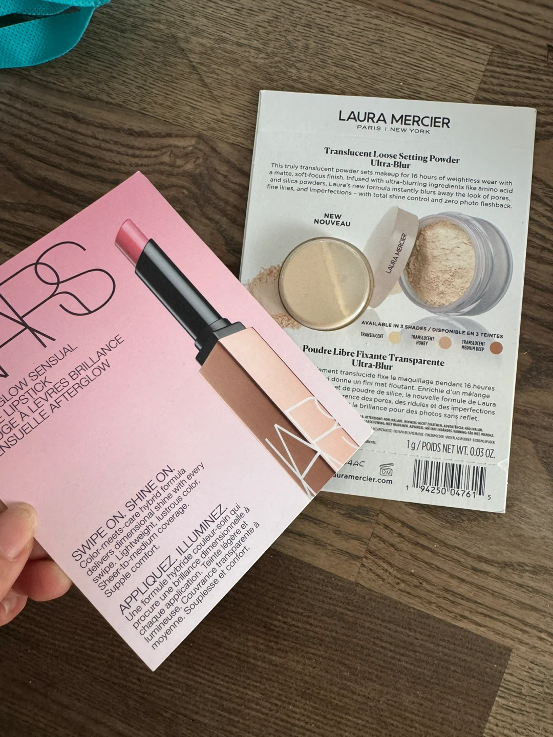 Laura Mercier Powder and NARS Lipstick Sample Set - photo 3