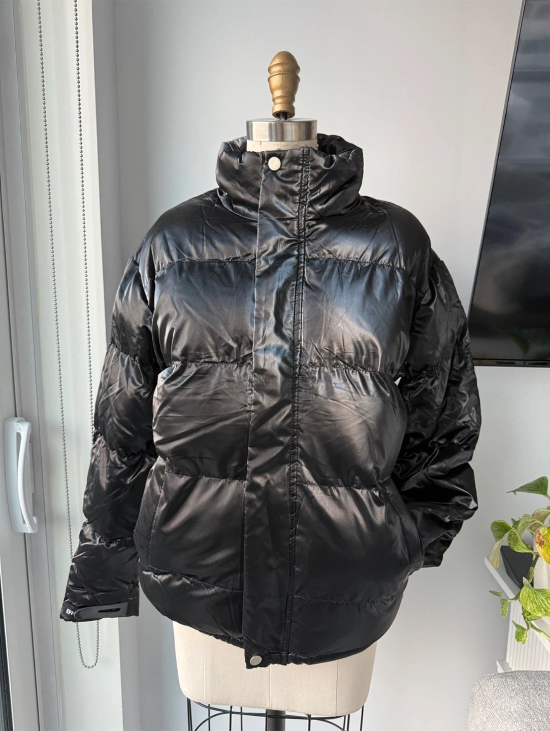 Effacestyle Black Puffer Jacket size small