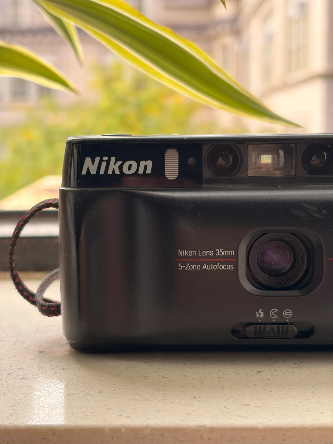 Nikon One-Touch 200 35mm Film Camera - photo 3
