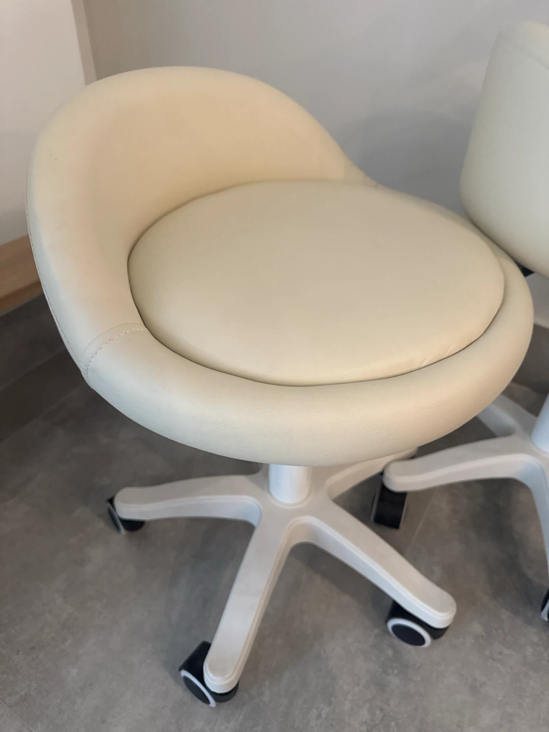 Cream rolling stool with backrest