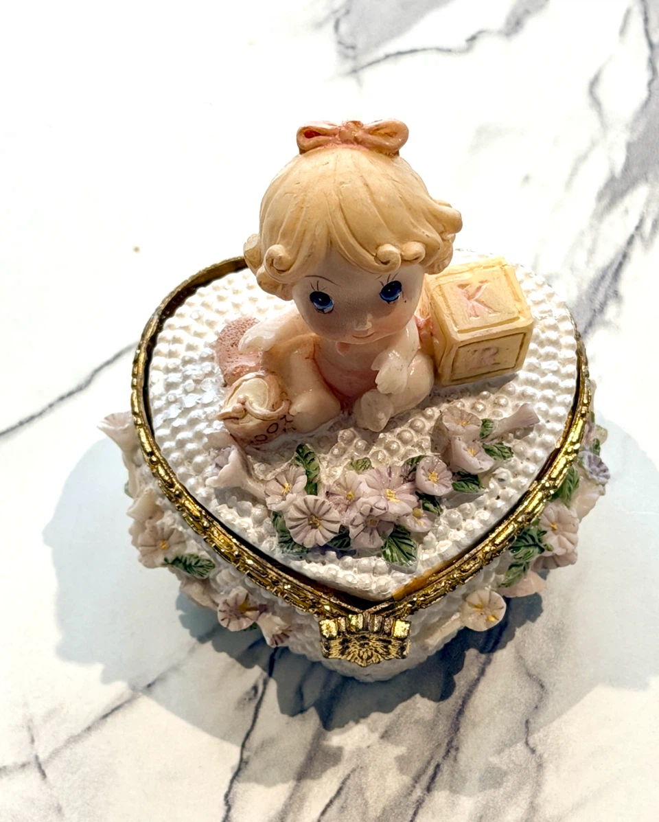 Heart Shaped Trinket Box. Floral Pattern Vintage-Preowned.