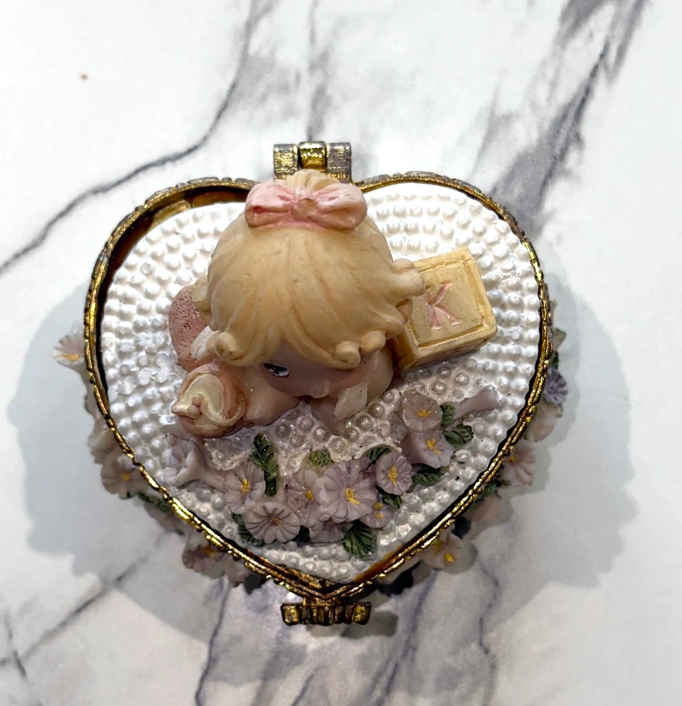 Heart Shaped Trinket Box. Floral Pattern Vintage-Preowned. - photo 3