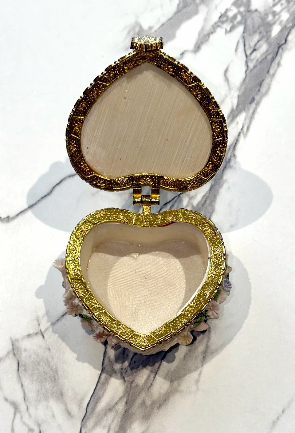 Heart Shaped Trinket Box. Floral Pattern Vintage-Preowned. - photo 4