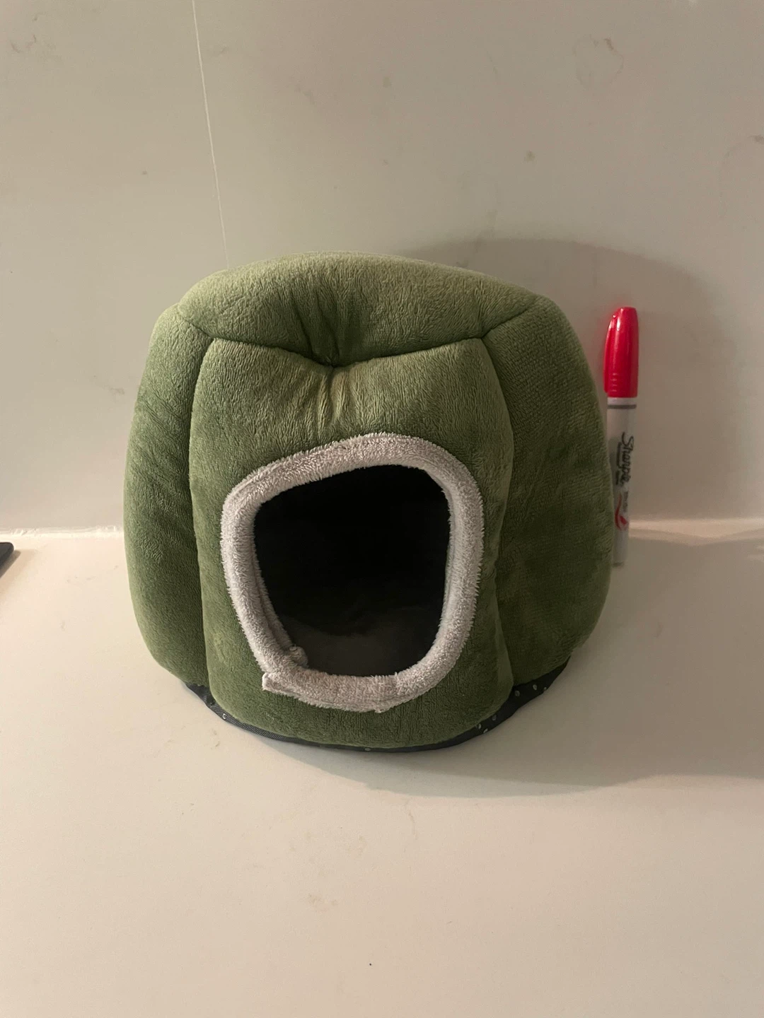 🏈Green Plush small Pet Cave Bed